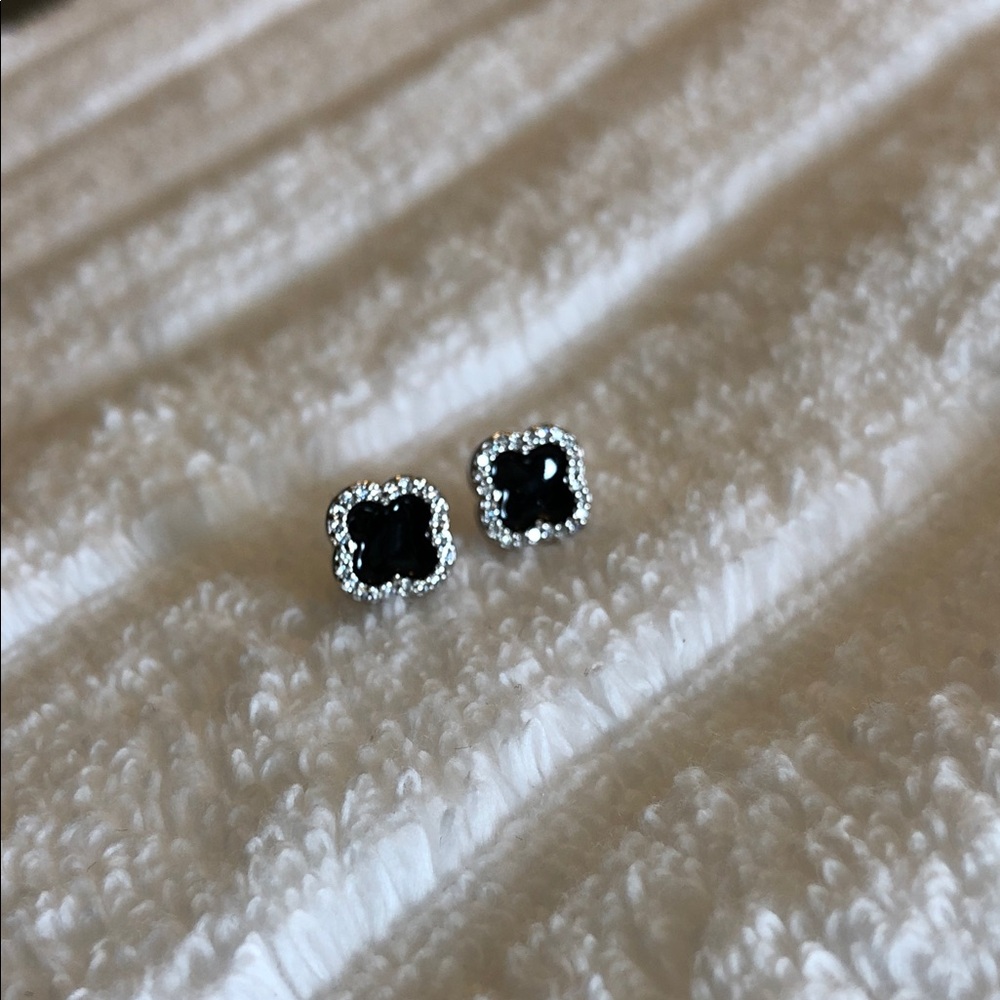 Earrings Pushbacks Clover with Black Ceramic